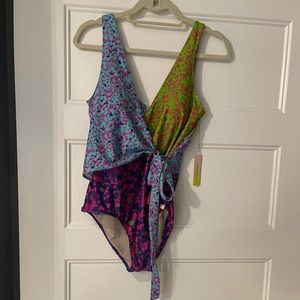 Never worn Summersalt The Perfect Wrap swimsuit